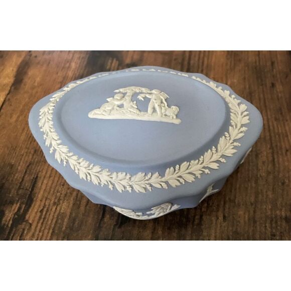 WEDGWOOD JASPERWARE PALE BLUE LIDDED COVERED TRINKET BOX / RING PLATE Set of 2 - Picture 3 of 11